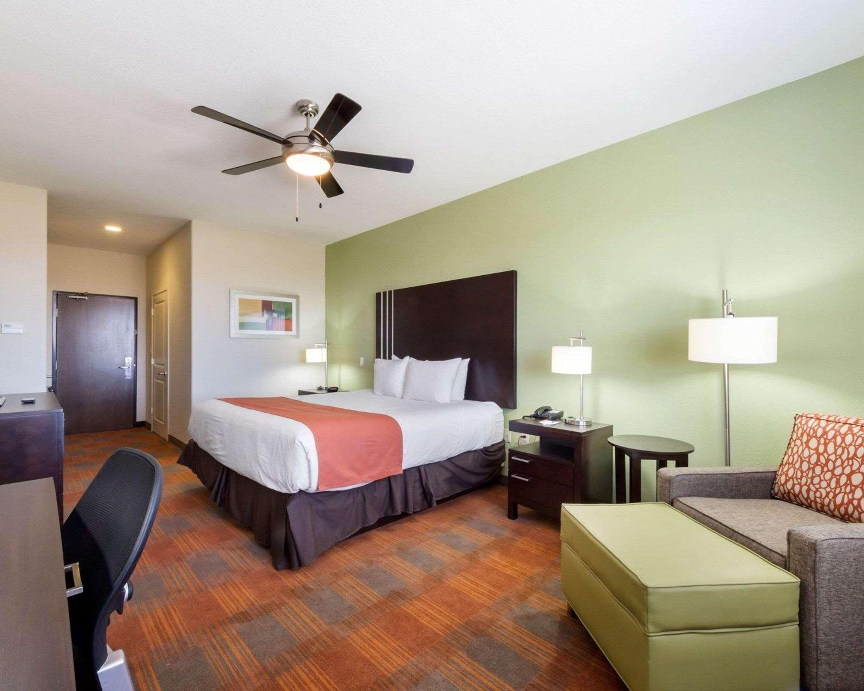 Quality Inn & Suites Victoria East Exteriör bild
