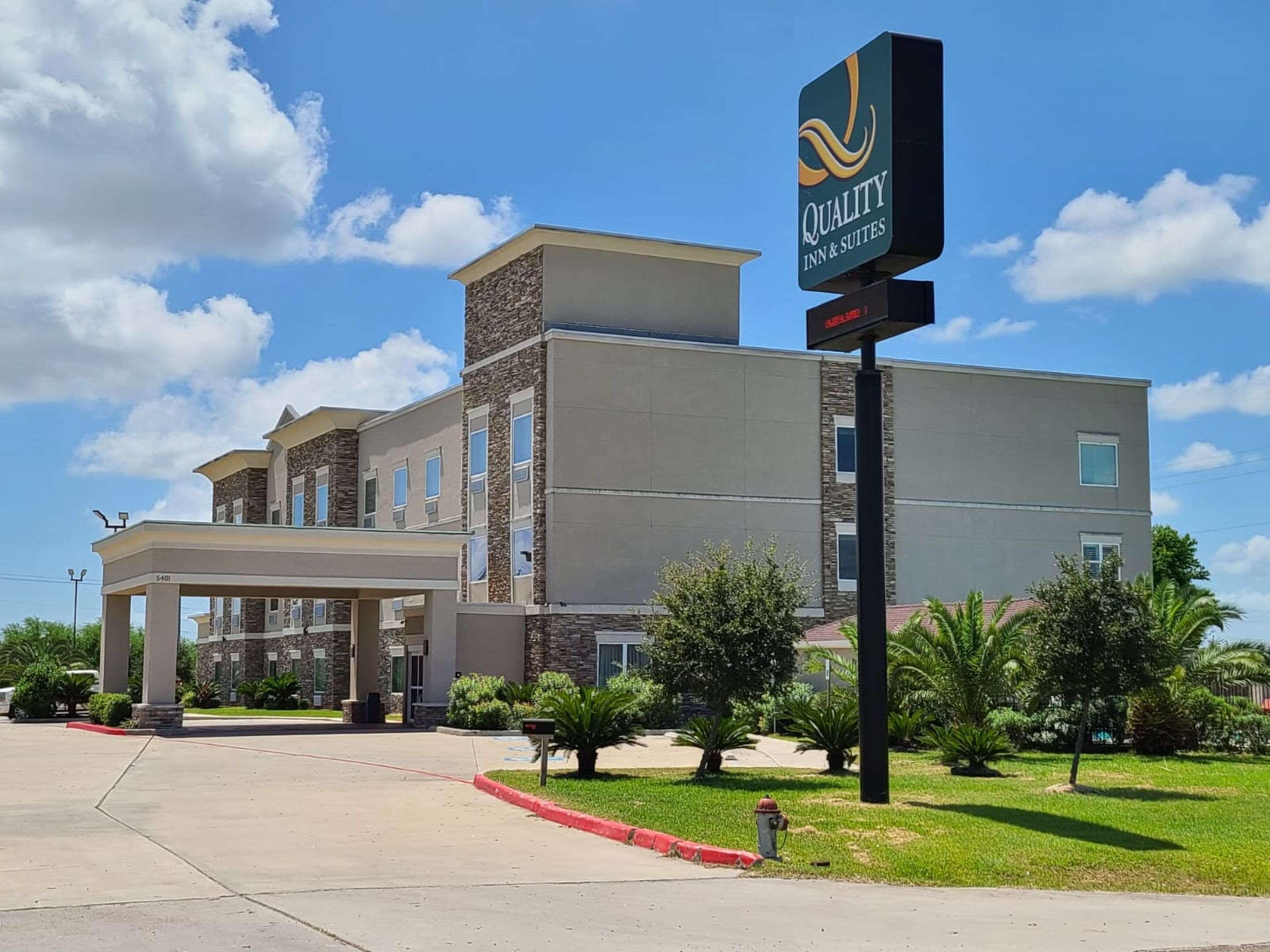 Quality Inn & Suites Victoria East Exteriör bild