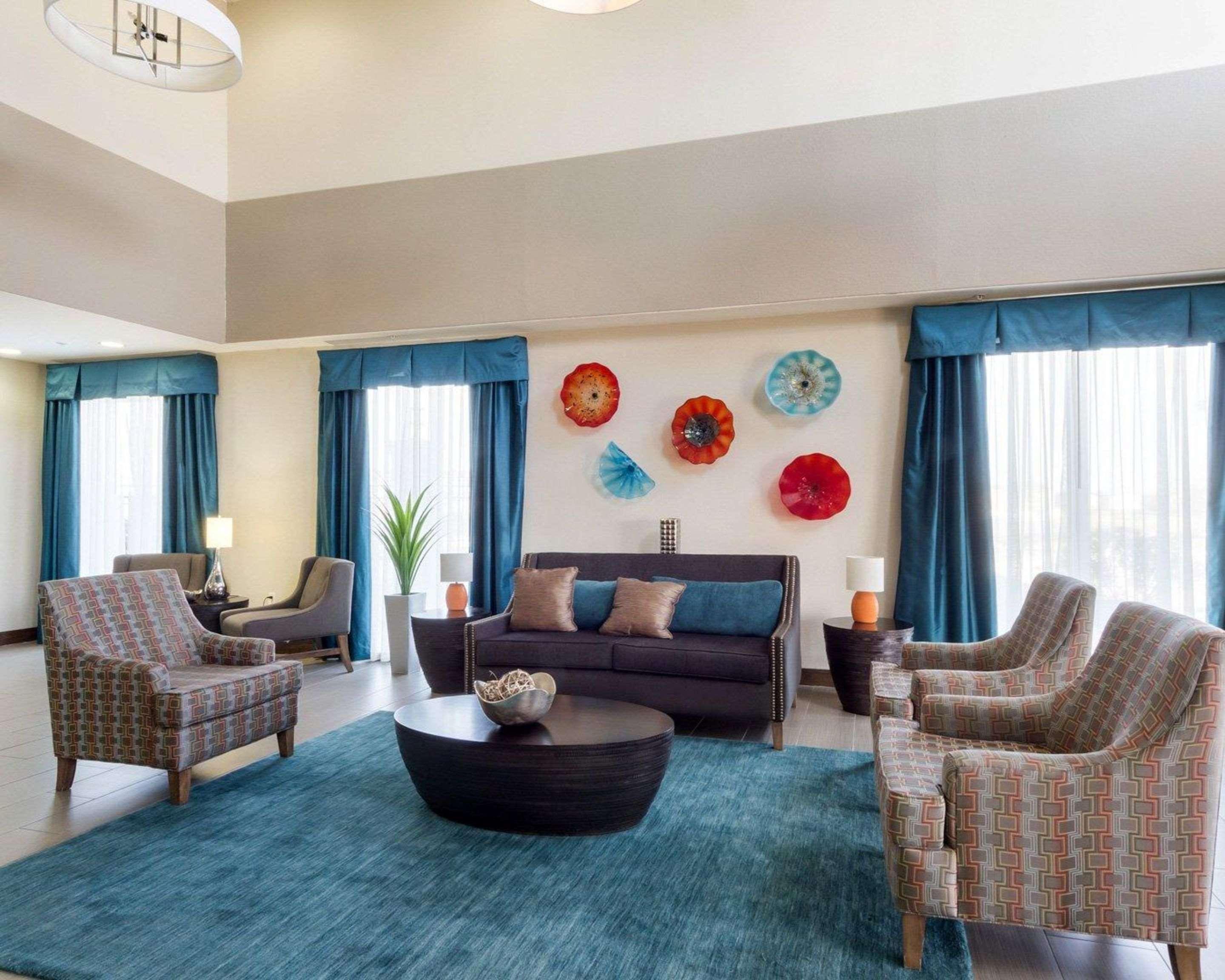 Quality Inn & Suites Victoria East Exteriör bild